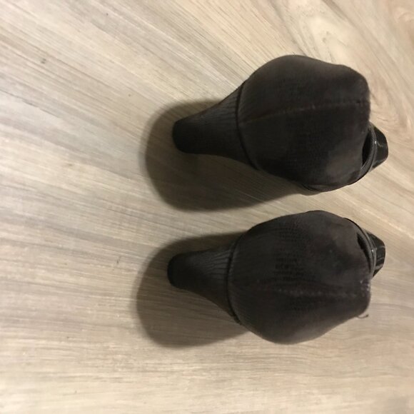 Vaneli Ladies Brown Patent Leather Shoes Size 8 - Picture 2 of 6